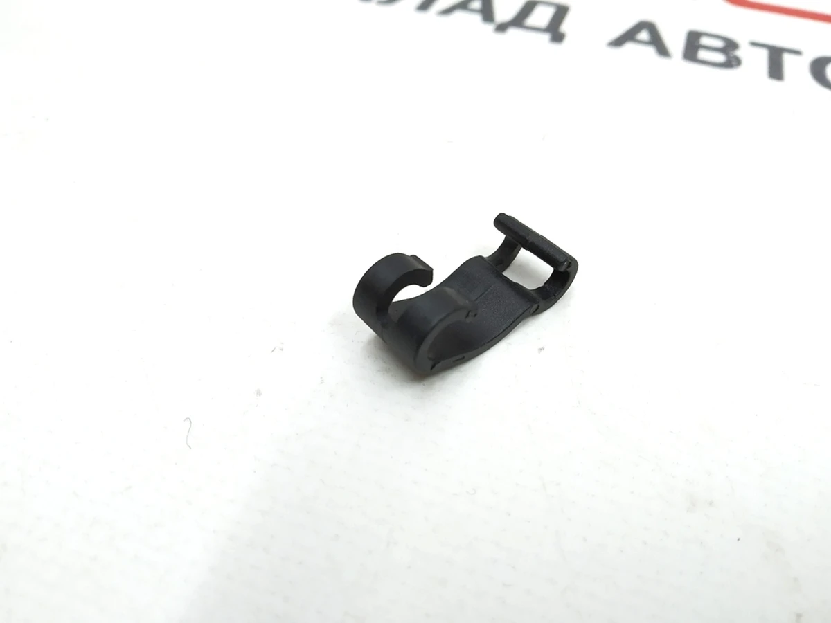 Кліпса троса аварійного відкриття капота Tesla model S REST 1451870-00-A