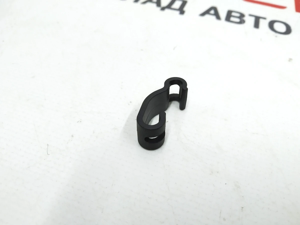 Кліпса троса аварійного відкриття капота Tesla model S REST 1451870-00-A