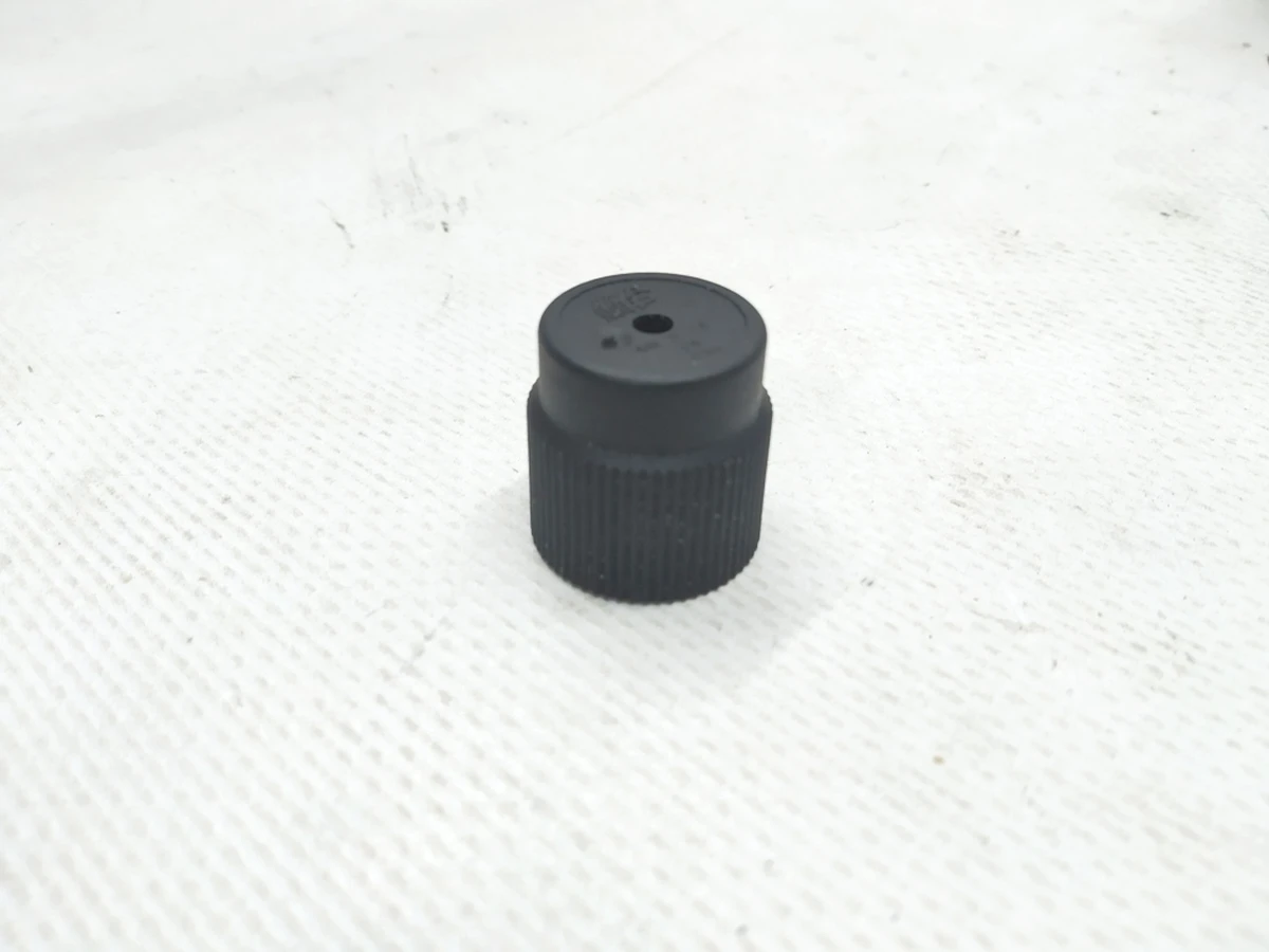 3 Ковпачок низького тиску трубопроводу кондиціонера Tesla model 3 1452640-00-A