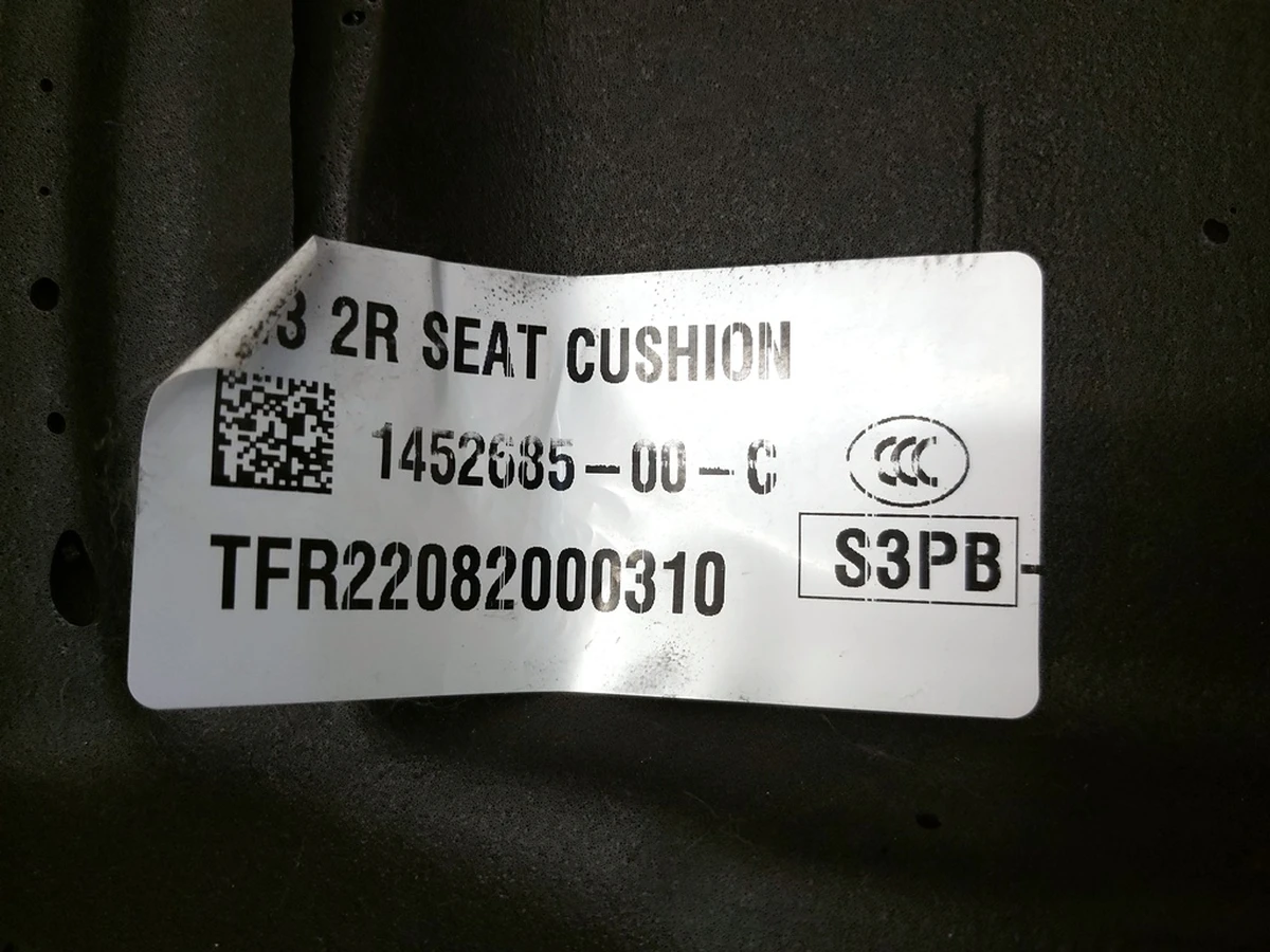 14 Диван другого ряду сидінь (з підігрівом) PUR BLK із пошкодженням Tesla Model 3 7654336-01-C