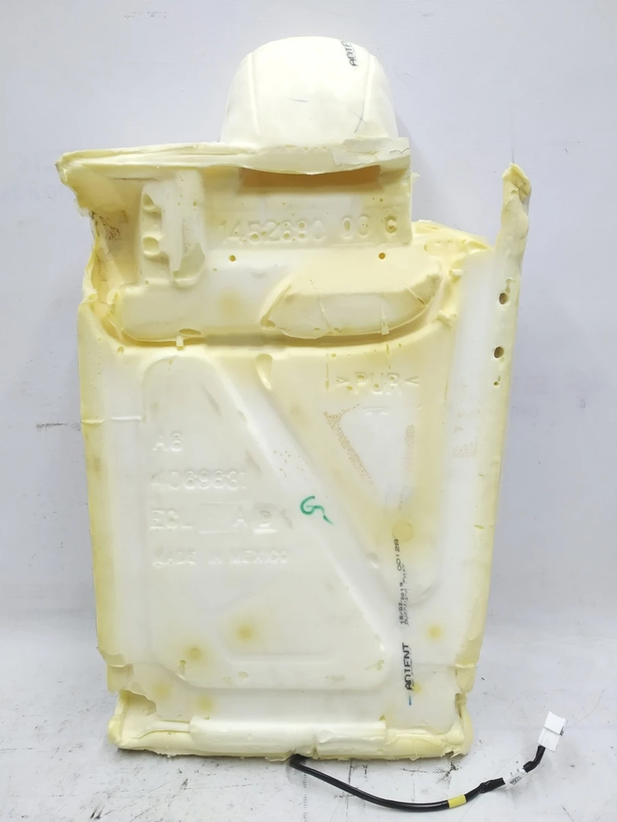 7 Пінний наповнювач спинки сидіння 2-го ряду правий в зборі з підігрівом Tesla model 3 1452690-00-C