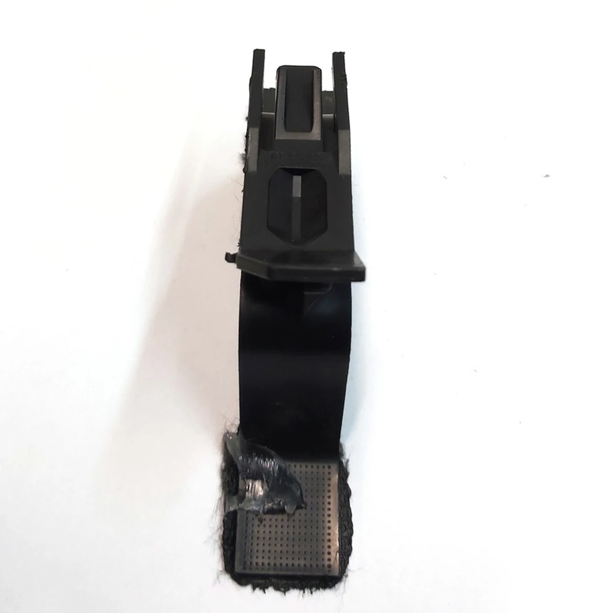 3 Кронштейн бічний лівий полиці багажного відсіку верхньої Tesla model 3 1090452