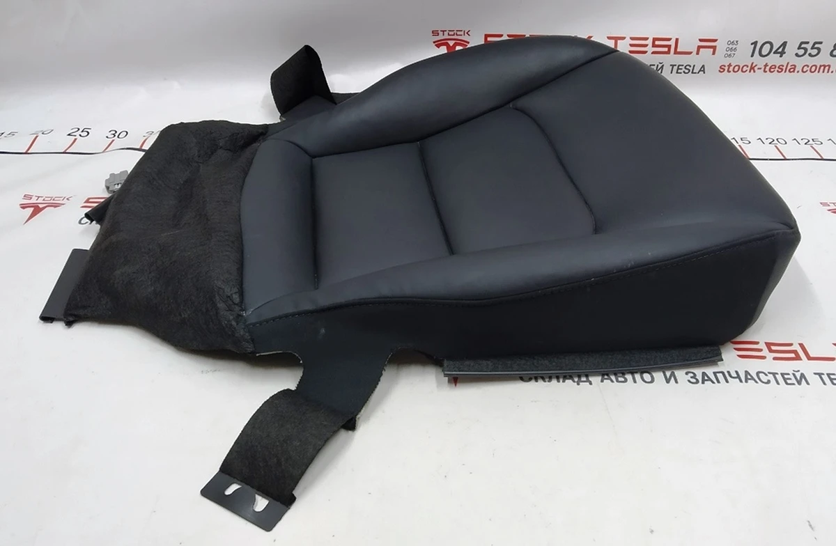 8 Обшивка нижней части водительского сиденья с подогревом PREM PUR BLK Tesla model 3 1452871-91-E