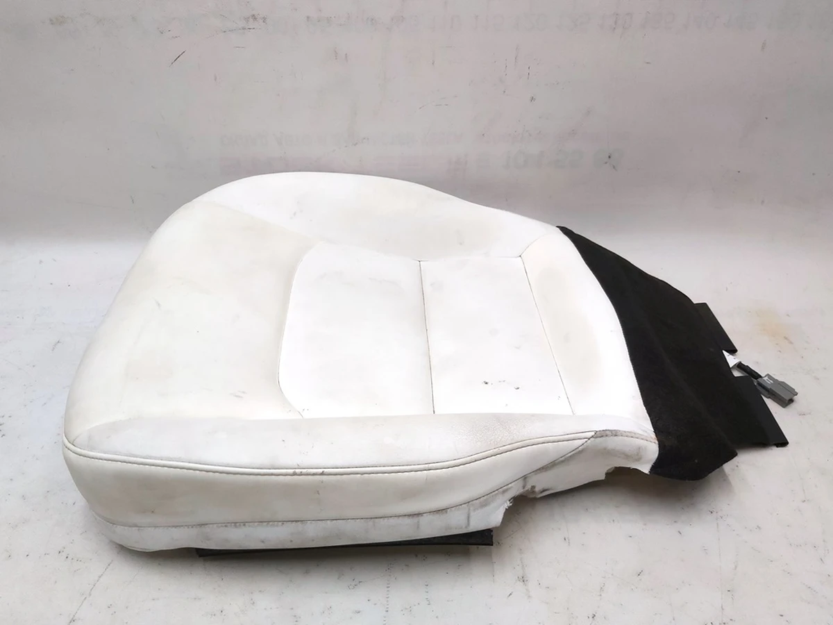 1 Обшивка нижньої частини сидіння водія з підігрівом і датчиком присутності WHITE Tesla model 3 7654322-02-F