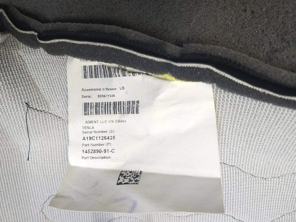 3 First row seatback trim assembly -left hand - PREM PUR BLACK Tesla Model 3, Model Y 1452890-91-J