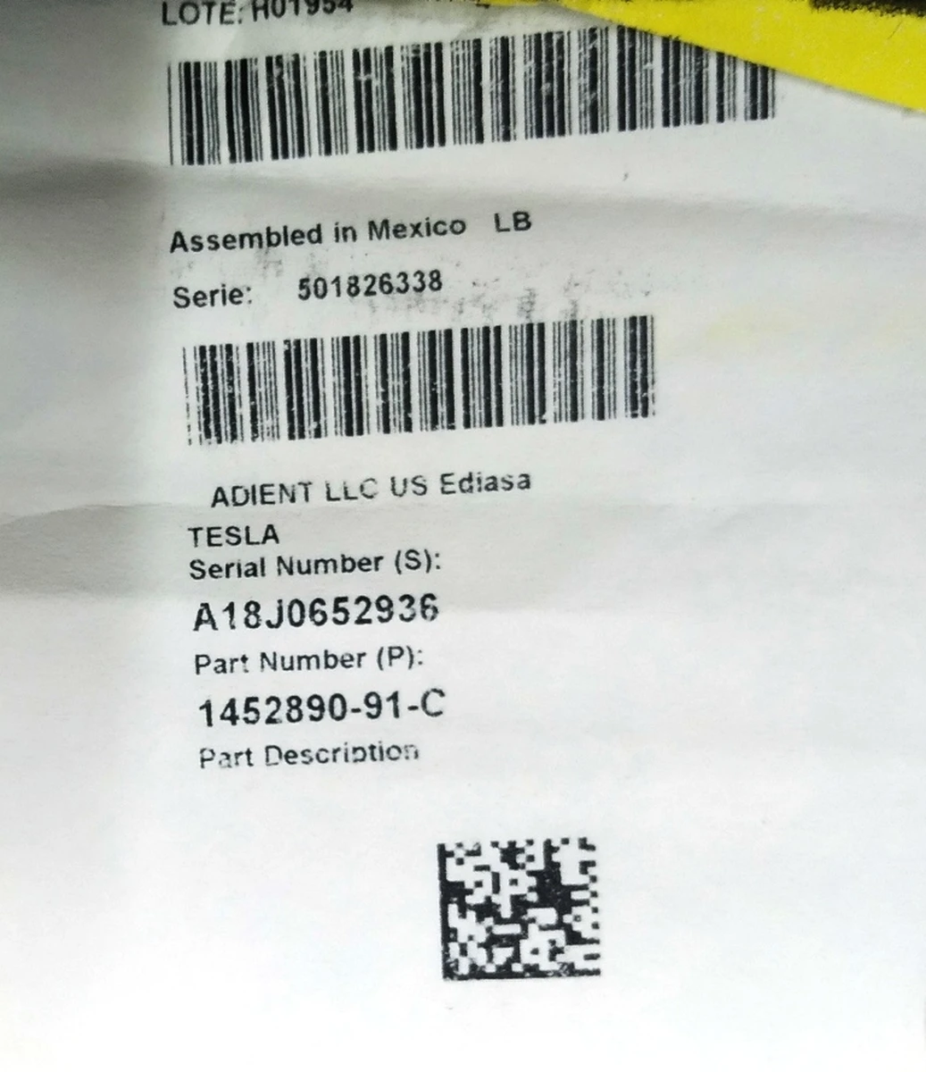 3 Обшивка спинки водійського сидіння з підігрівом PREM PUR BLACK (з пошкодженням) Tesla Model 3, Model Y 1452890-91-J