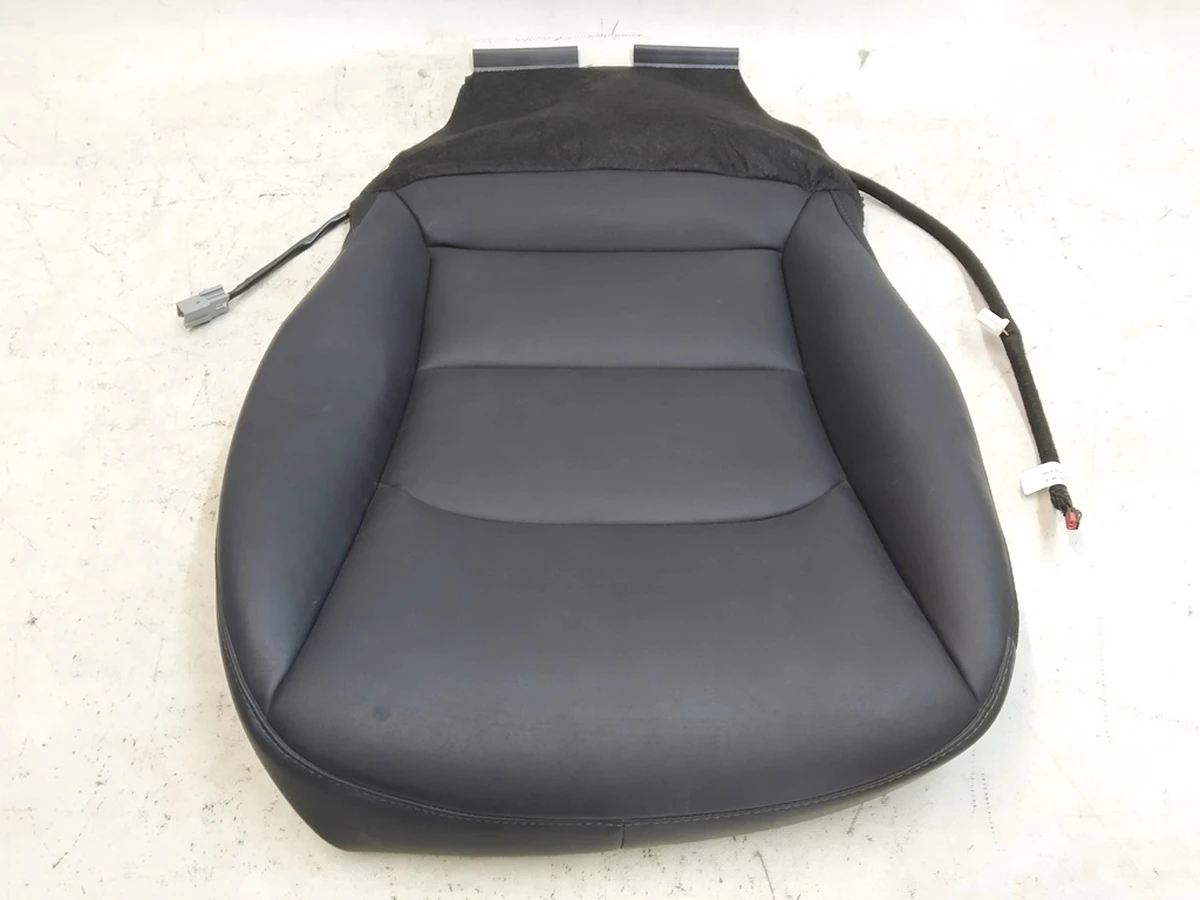 16 Обшивка подушки пасажирського сидіння з підігрівом PREM BLACK Tesla model 3 1920674-01-A