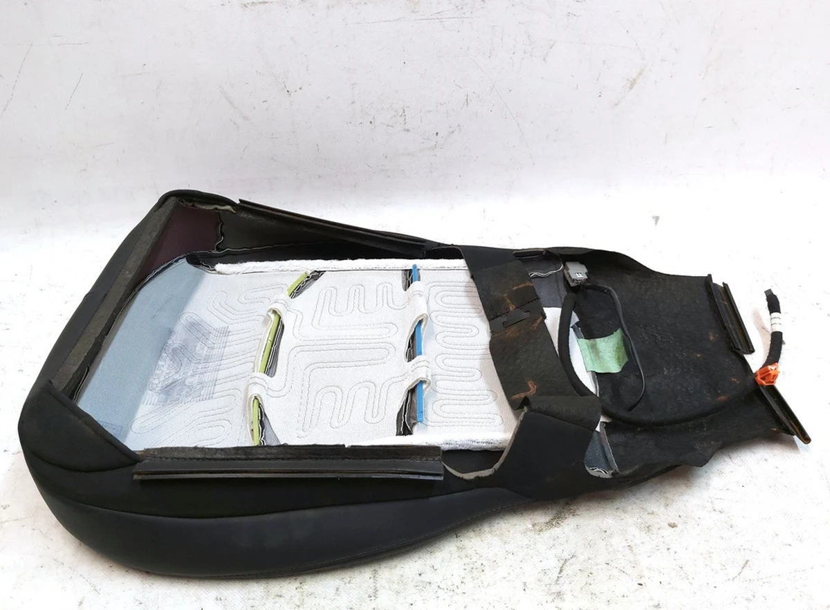 16 Обшивка нижней части пассажирского сиденья с подогревом PREM BLACK Tesla Model 3, Model Y 1920674-01-A