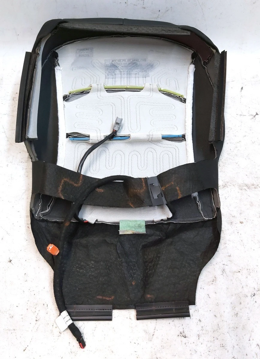 16 Обшивка нижней части пассажирского сиденья с подогревом PREM BLACK Tesla Model 3, Model Y 1920674-01-A