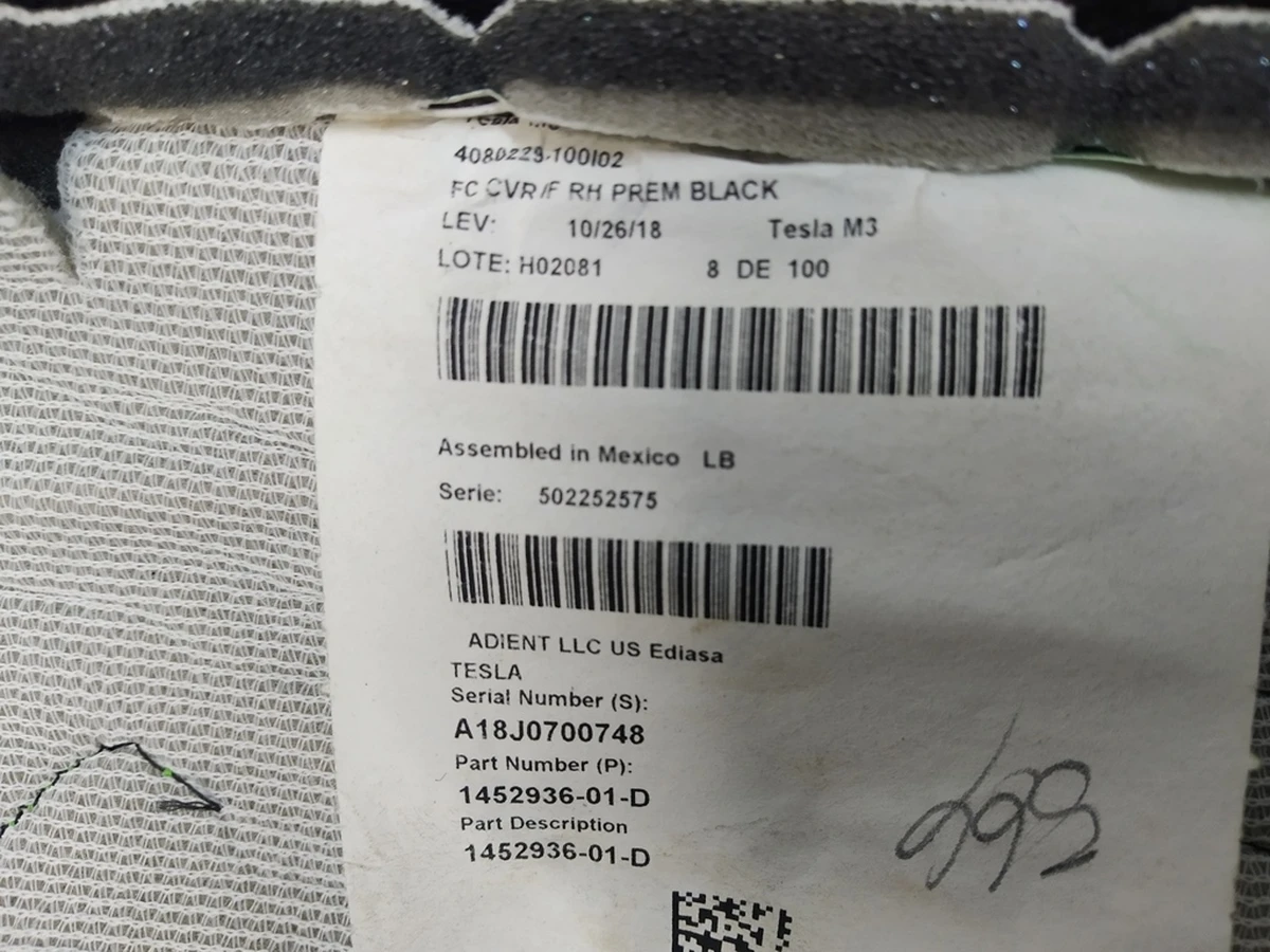 16 Обшивка нижньої частини пасажирського сидіння з підігрівом PREM PUR BLK (б/у) Tesla model 3, model Y 1920674-01-A