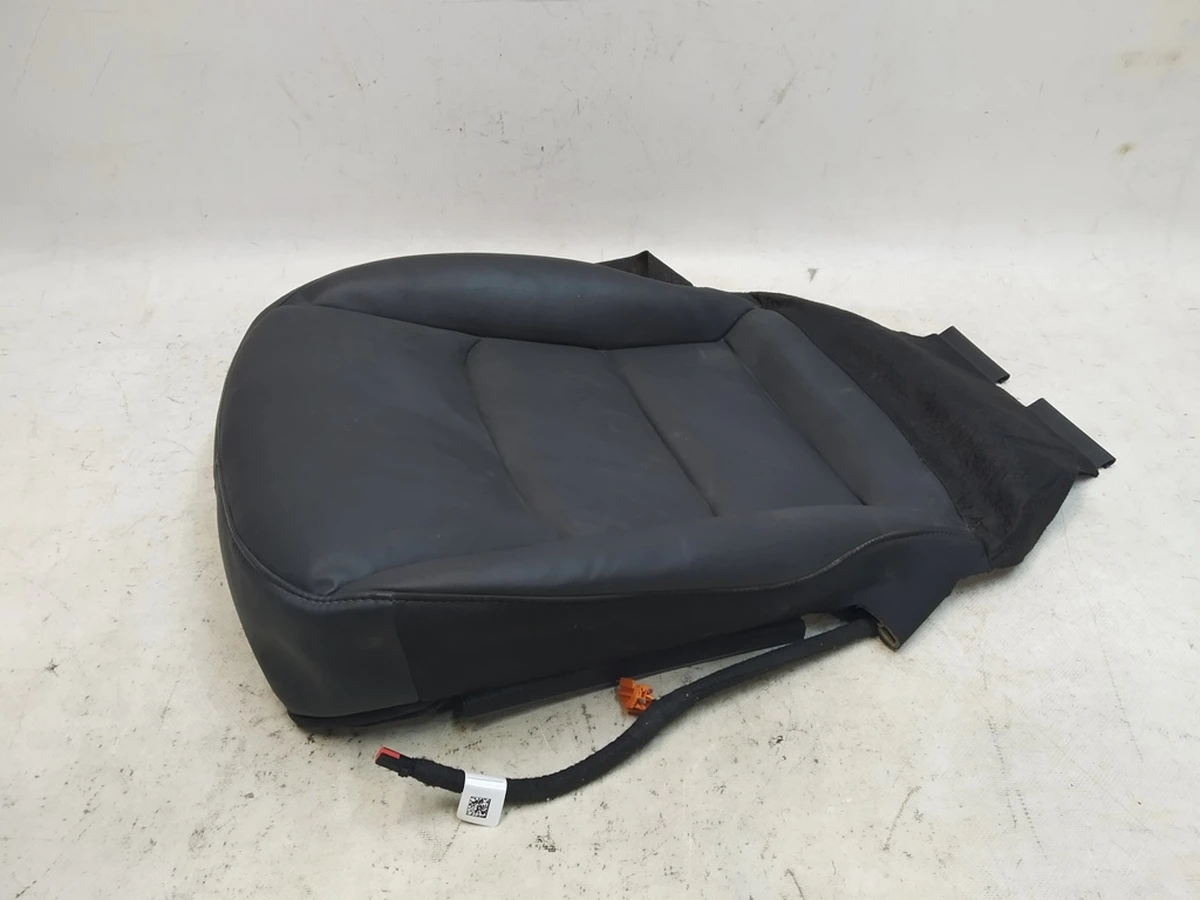 16 Обшивка нижньої частини пасажирського сидіння з підігрівом PREM PUR BLK (б/у) Tesla model 3, model Y 1920674-01-A