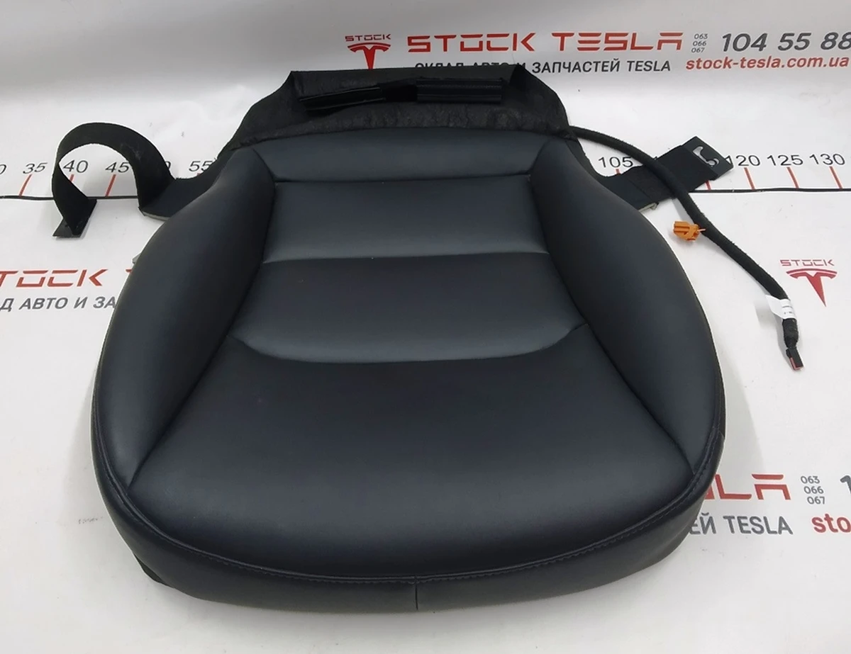 8 Обшивка нижньої частини пасажирського сидіння з підігрівом PREM PUR BLK Tesla model 3 1452871-91-E