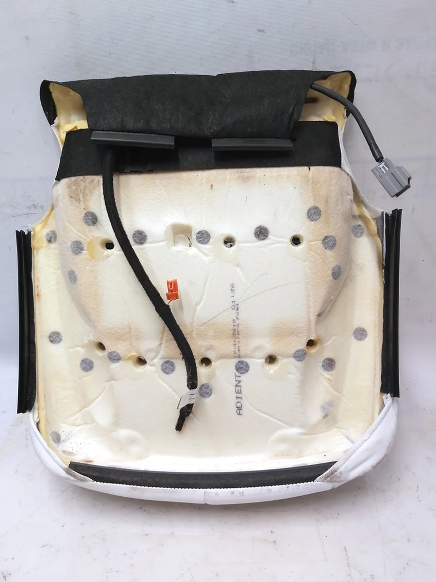 2 Сидіння пасажирське нижня частина з підігрівом WHITE Tesla model 3 7654324-82-C