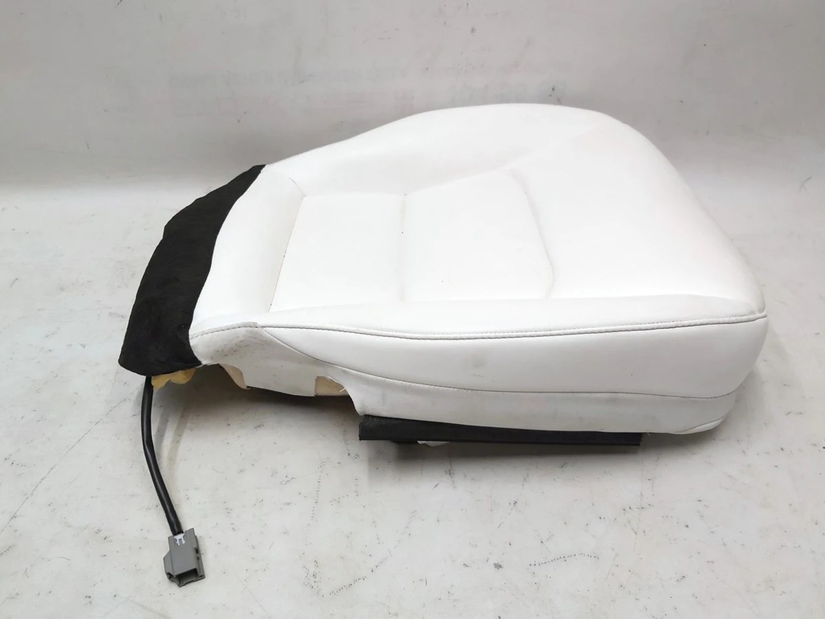 2 Сидіння пасажирське нижня частина з підігрівом WHITE Tesla model 3 7654324-82-C