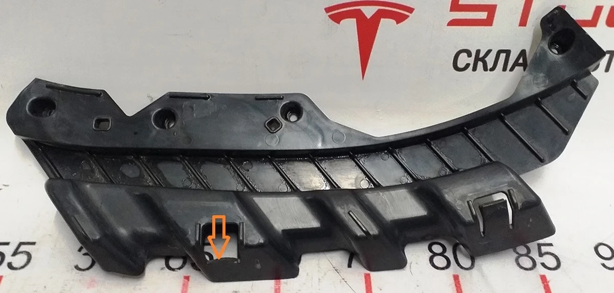 6 Кронштейн кріплення фари правий (з пошкодженням) Tesla model 3 1453376-00-A