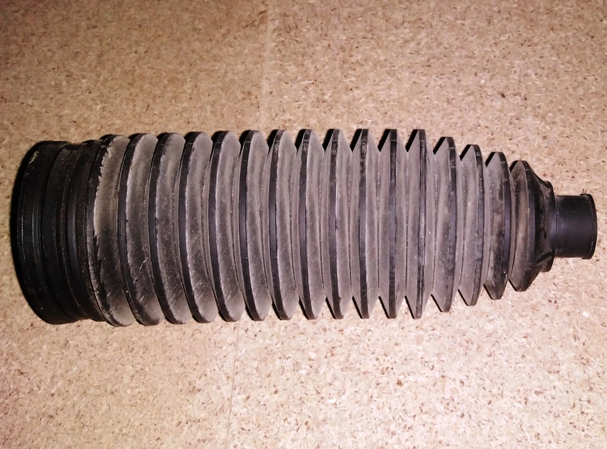 Пильовик тяги рульової рейки лівий правий Tesla model S 1453628-00-Y