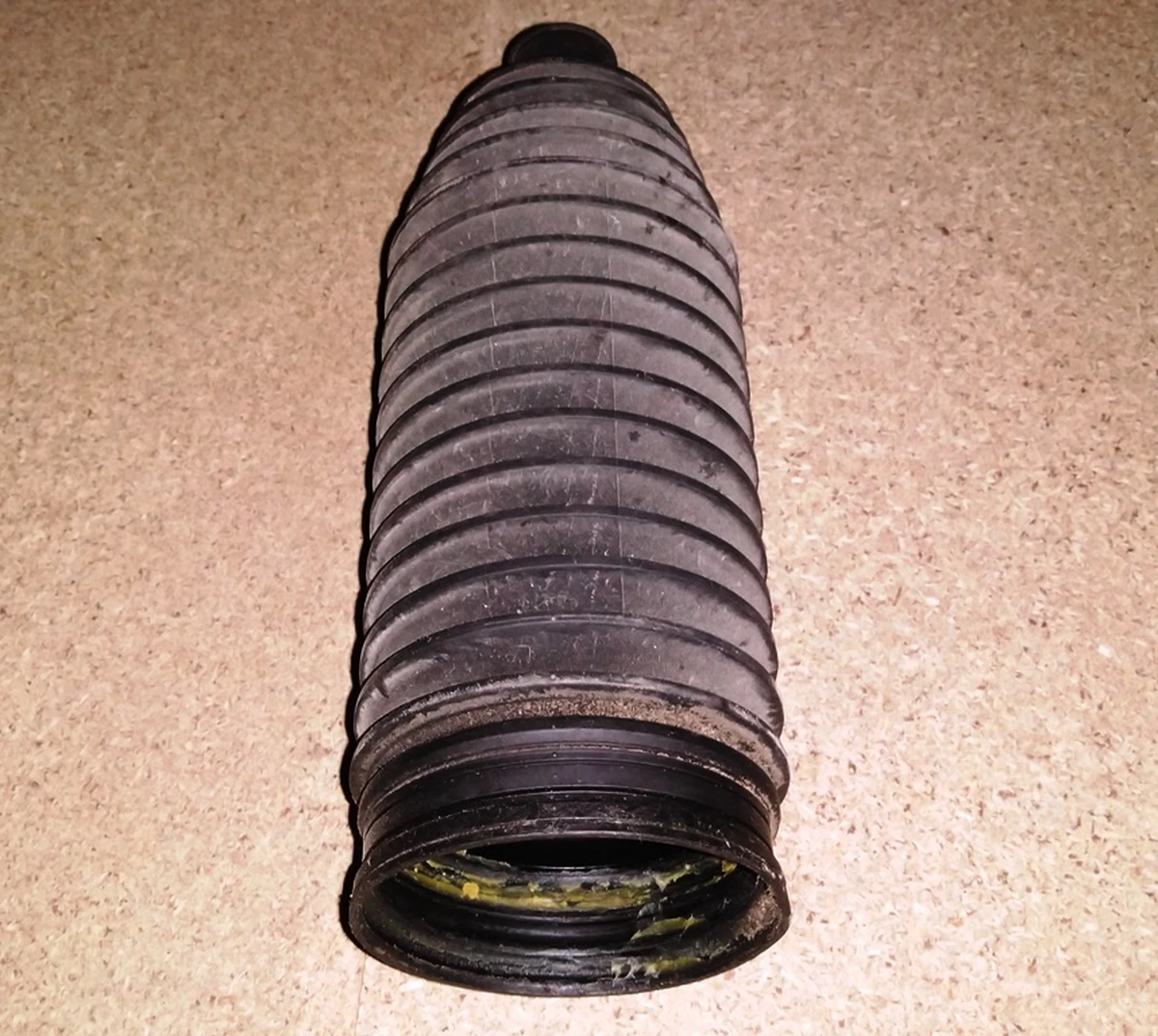 Пильовик тяги рульової рейки лівий правий Tesla model S 1453628-00-Y