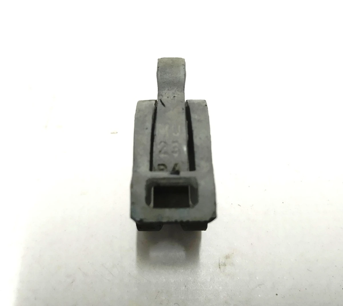 Хомут MU23 пильника рульової рейки Tesla model S 1453628-00-B