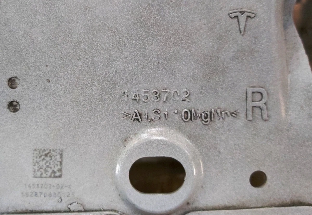 Чверть передні праві стакан в зборі з лонжероном і полицею крила Tesla model S REST 1022597-S0-L