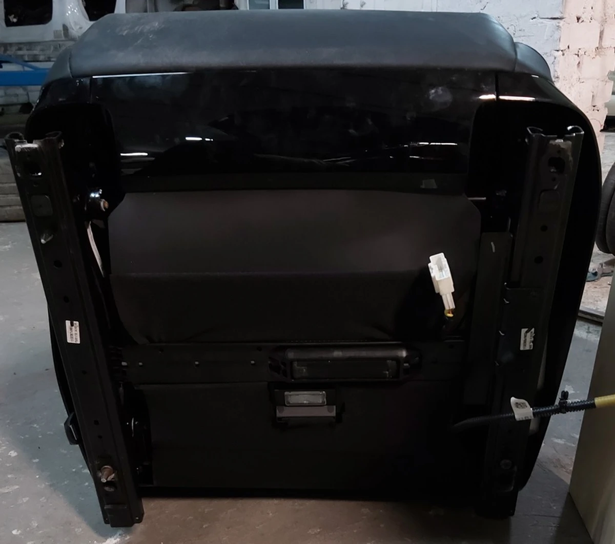 1 Сидіння водійське PUR BLK GEN3 gloss (без подушки безпеки, датчика присутності та блоку керування) Tesla model S REST, model X 9876527-02-A