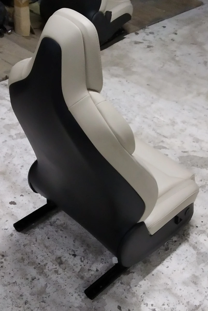 2 Сиденье пассажирское в сборе PUR CRM (с повреждением) Tesla model X 9876524-03-A