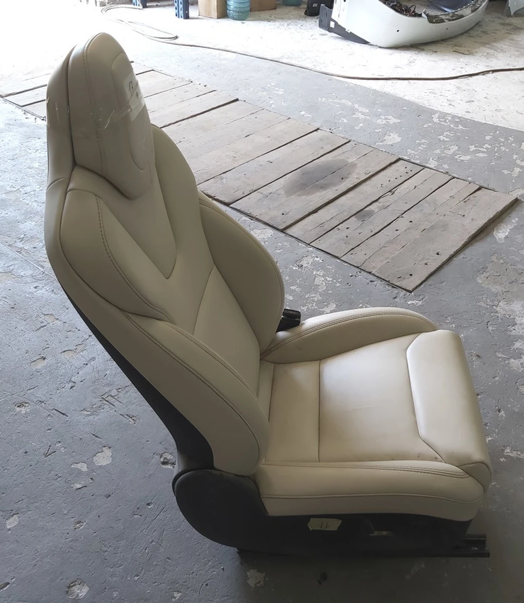 2 Passenger seat assembly PUR CRM (with damage) without blocks, sensors, pillows, left side pad Tesla model X 9876524-03-A