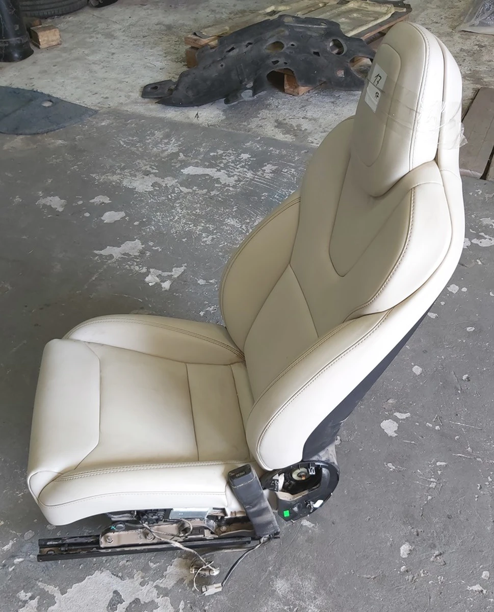 2 Passenger seat assembly PUR CRM (with damage) without blocks, sensors, pillows, left side pad Tesla model X 9876524-03-A