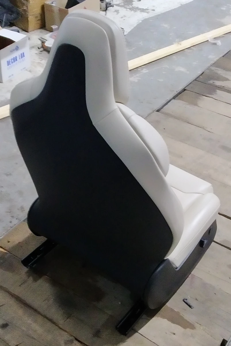 2 Сидіння пасажирське у зборі PUR CRM без блоку керування та блоку регулювання (з пошкодженням) Tesla model X 9876524-03-A