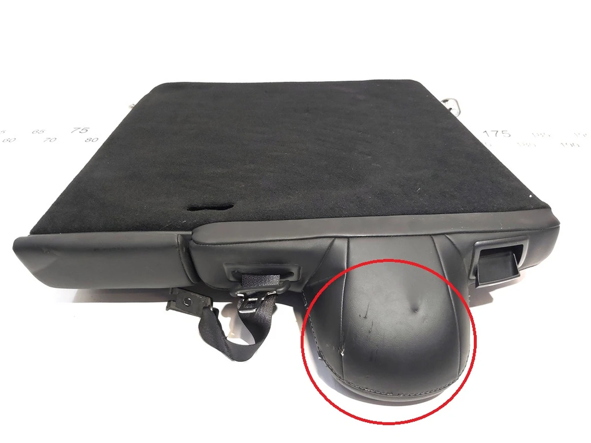 4 2R SB 60 SPLIT ASSY (60) BLK complete with center headrest and armrest with damage Tesla Model 3 1455035-C7-D