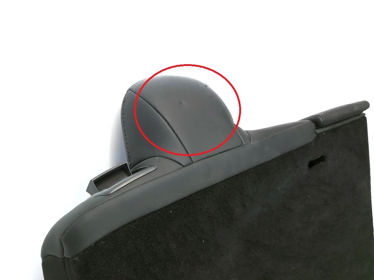 4 2R SB 60 SPLIT ASSY (60) BLK complete with center headrest and armrest with damage Tesla Model 3 1455035-C7-D