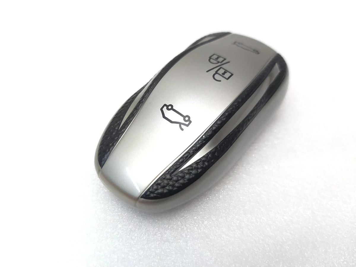 1 Чохол захисний для ключа (брелка) відкриття автомобіля SILVER Tesla all models (крім Model X, Model X Mar 2021) 1819445-00-B