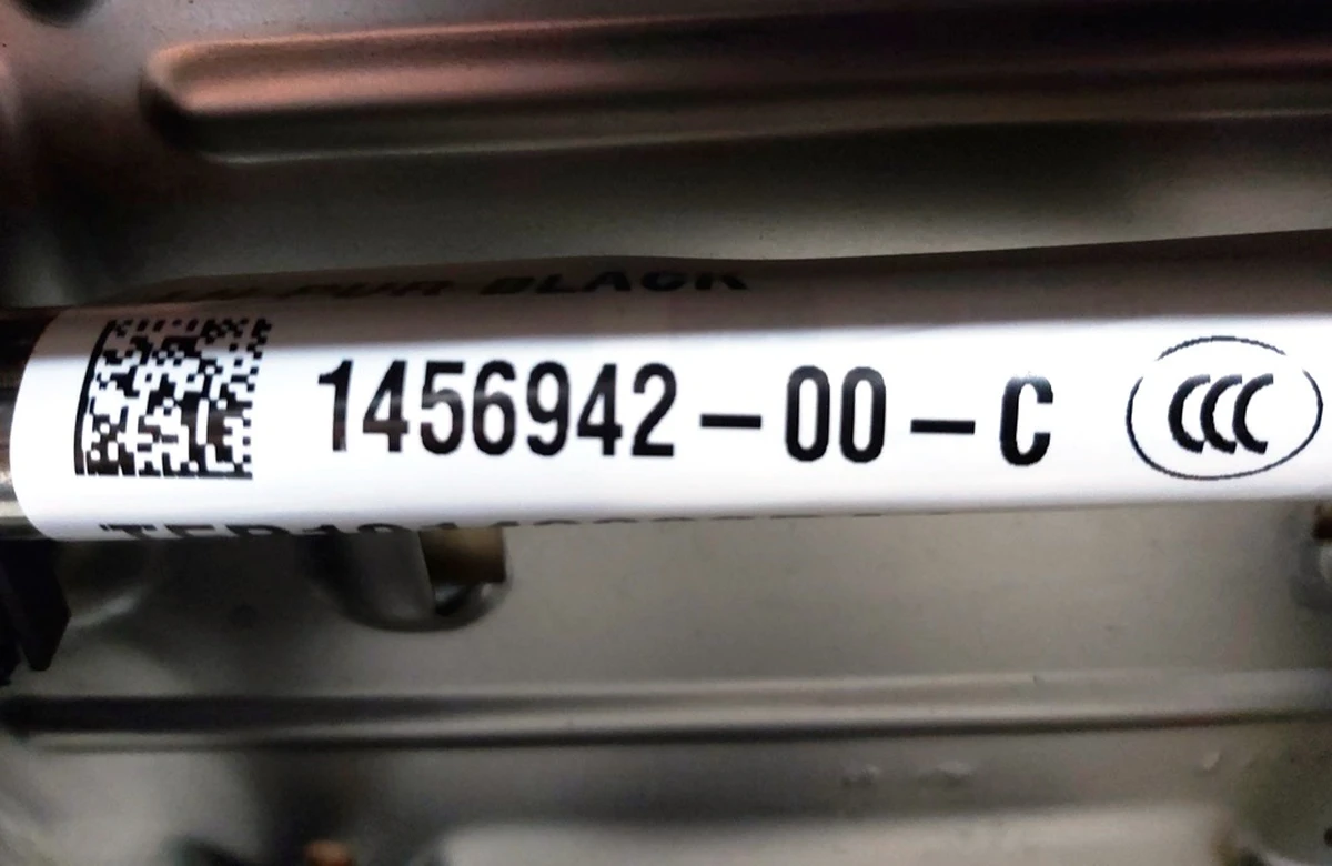 1 Driver's seat PREM PUR BLK partially assembled with heating Tesla model 3, model Y 7654322-01-B