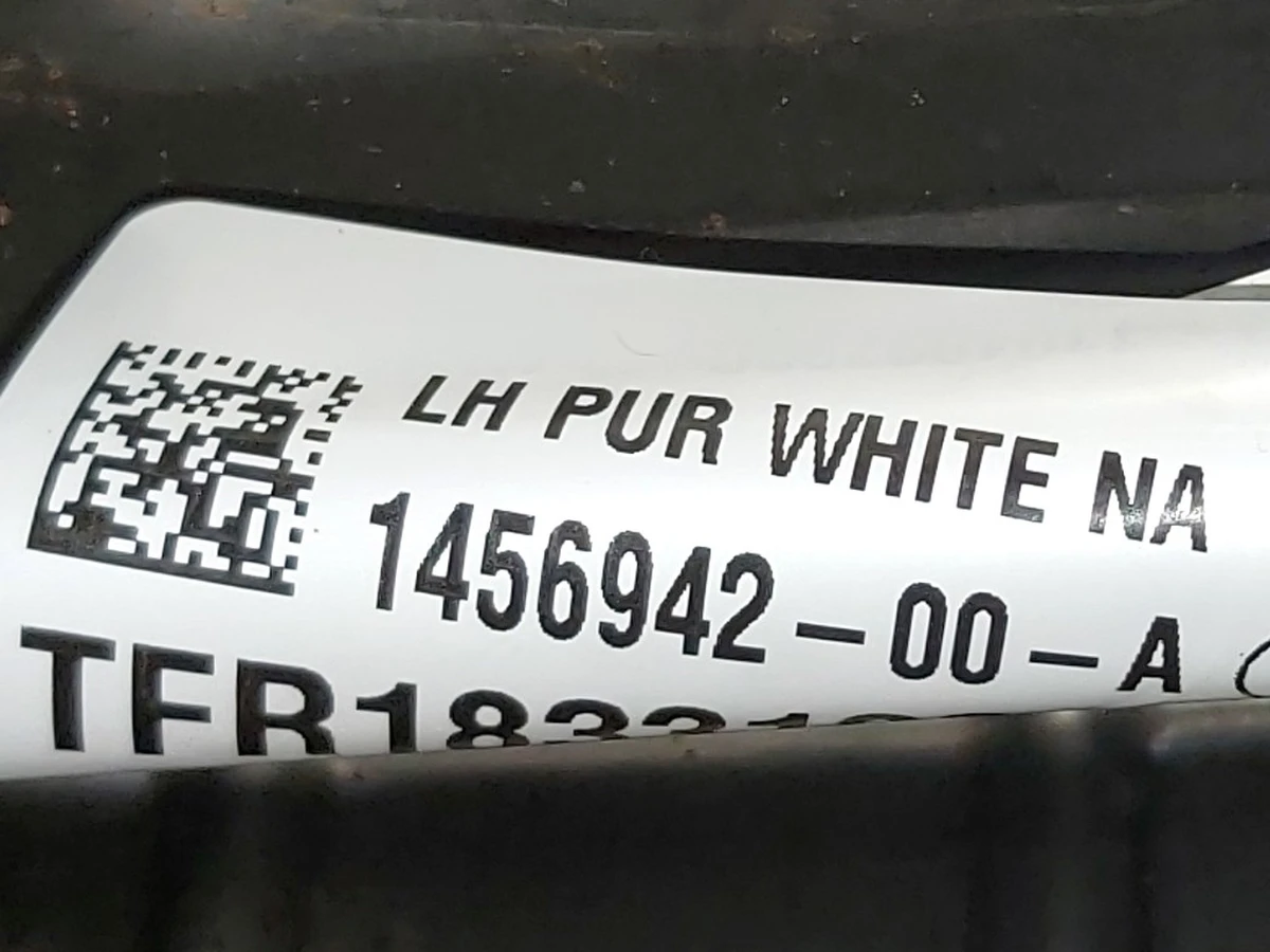 1 Сидіння водійське в зборі (з підігрівом) PUR WHITE Tesla model 3 7654322-02-C