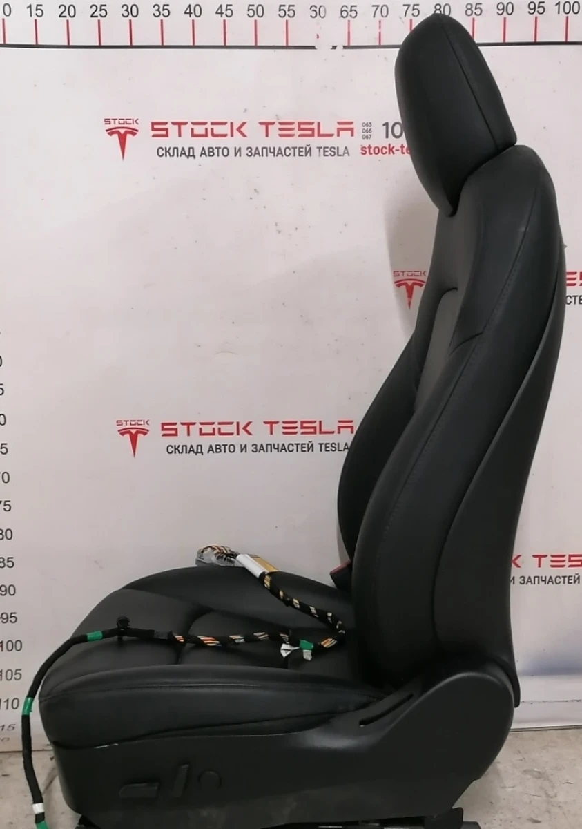 1 Сидіння водійське в зборі PREM PUR BLK з пошкодженням обшивки Tesla model 3 7654322-01-B