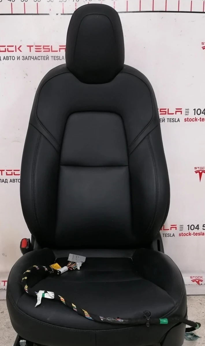 1 Сидіння водійське в зборі PREM PUR BLK з пошкодженням обшивки Tesla model 3 7654322-01-B