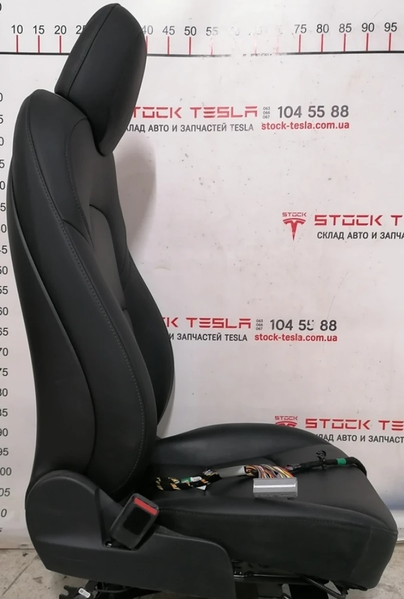 1 Сидіння водійське в зборі PREM PUR BLK з пошкодженням обшивки Tesla model 3 7654322-01-B