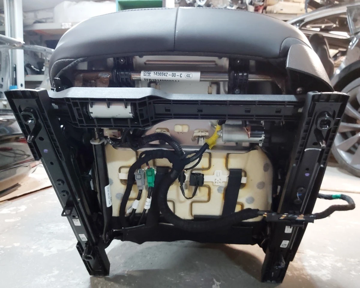 1 Сиденье водительское в сборе (с подогревом) PREM PUR BLK Tesla Model 3, Model Y 7654322-01-B