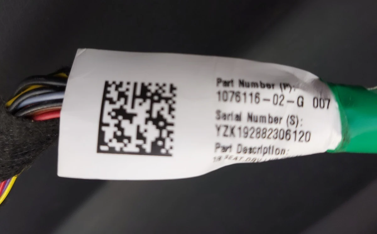 1 Сидіння водійське PREM PUR BLK без попереднього натяжителя ременя безпеки, блоку регулювання Tesla model 3 7654322-01-B