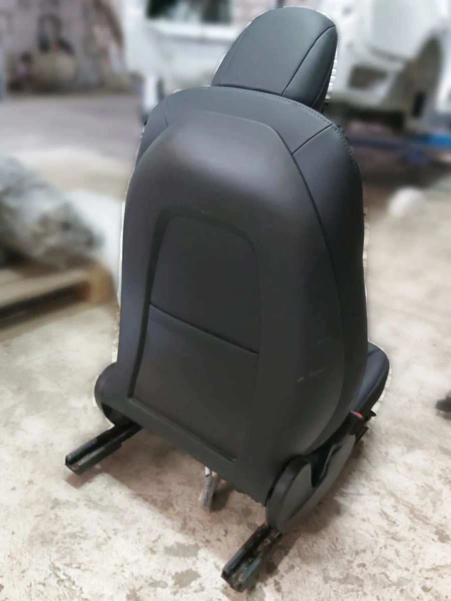 1 Сидіння водія в зборі з пошкодженням PRM PUR BLK Tesla model 3 7654322-01-B