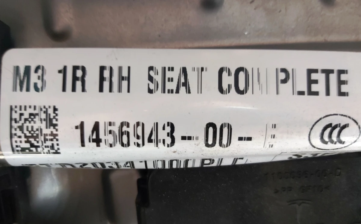 2 Сидіння пасажирське з підігрівом,без подушки,переднатягувача,полозок,механізму,пошкоджено PREM PUR BLK Tesla model 3 7654324-01-C