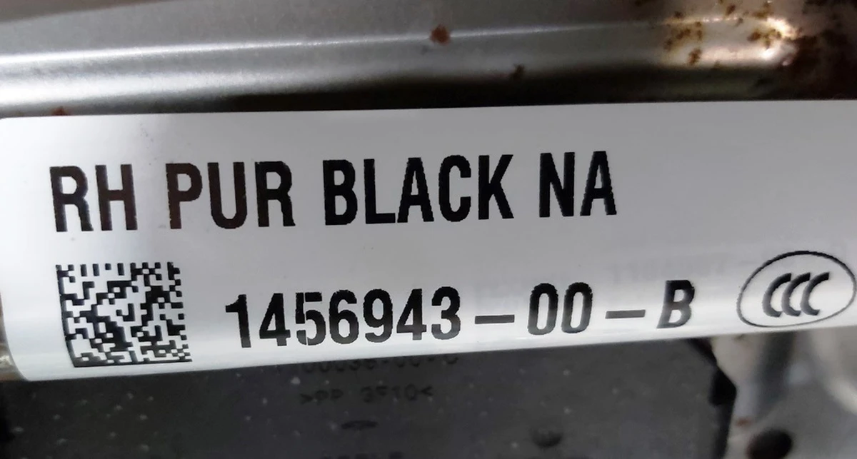 2 Сиденье пассажирское с подогревом без преднатяжителя,датчика,подушки,кнопок,блока PREM PUR BLK Tesla model 3 7654324-01-C