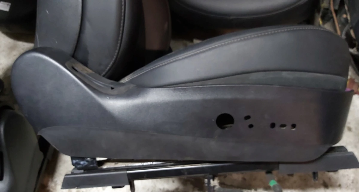 2 Сиденье пассажирское с подогревом без преднатяжителя,датчика,подушки,кнопок,блока PREM PUR BLK Tesla model 3 7654324-01-C