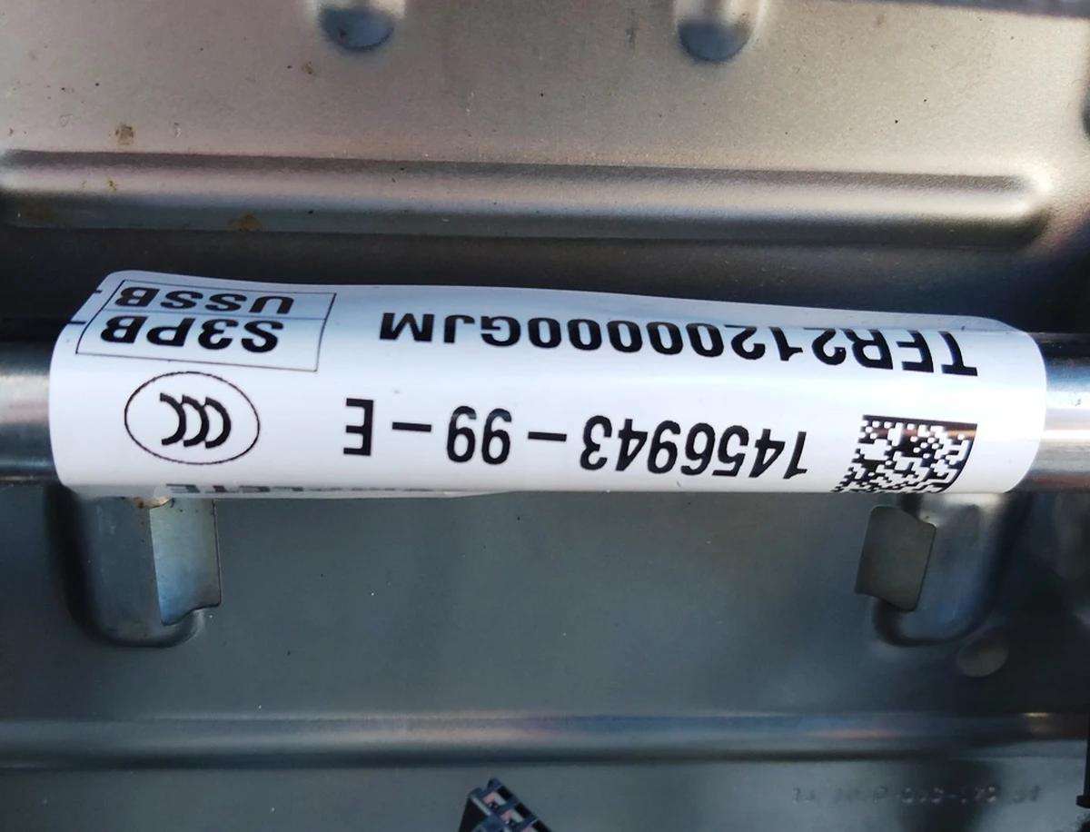 2 Сидіння пасажирське з підігрівом без переднатягувача, датчика, подушки PREM PUR BLK з пошкодженням Tesla model 3, model Y 7654324-01-B