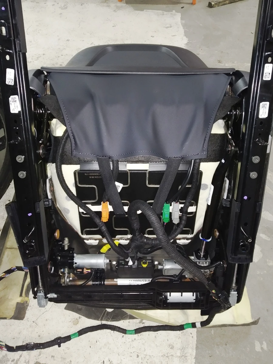 2 Сиденье пассажирское в сборе (с подогревом) PREM PUR BLK Tesla model 3 7654324-01-C