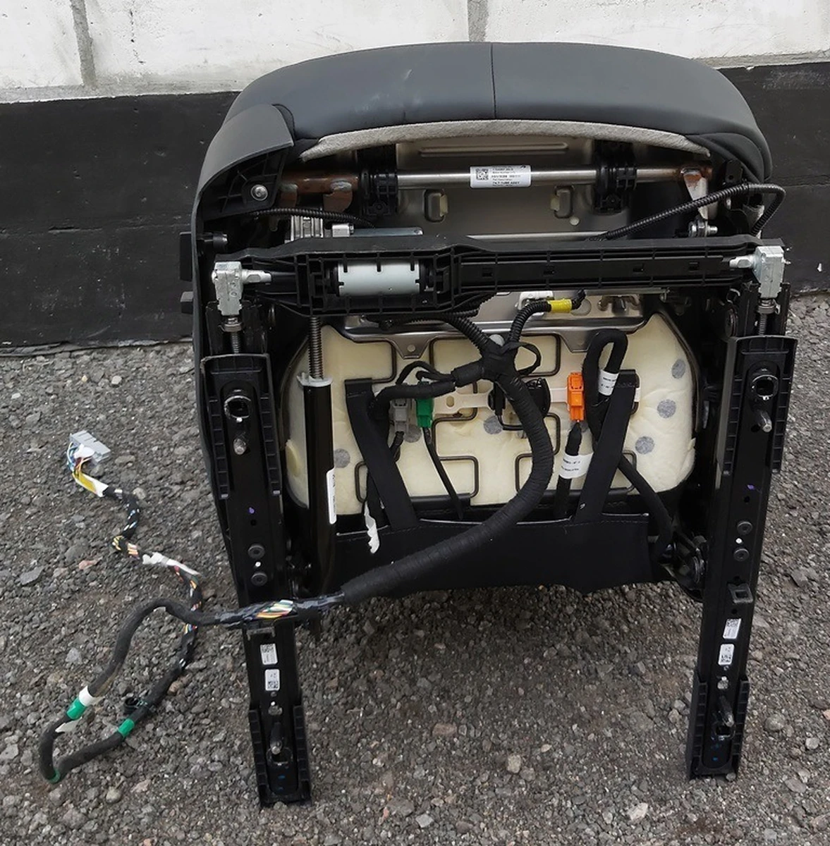 2 Passenger seat assembly (heated without seat belt pretensioner) PREM PUR BLK Tesla model 3 7654324-01-B