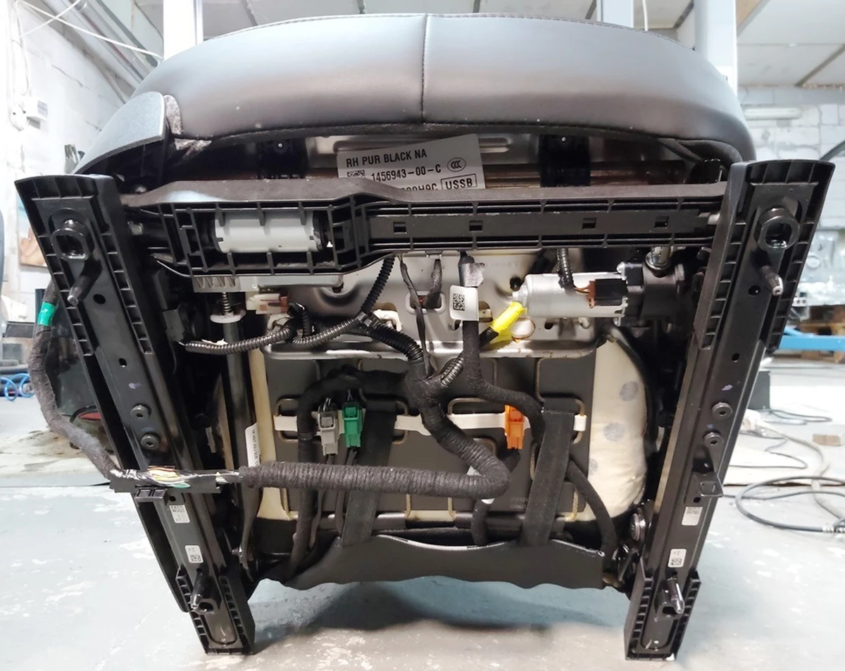 2 Passenger seat (heated) PREM PUR BLK without adjustment button, block, cushion, sensor Tesla model 3 7654324-01-C