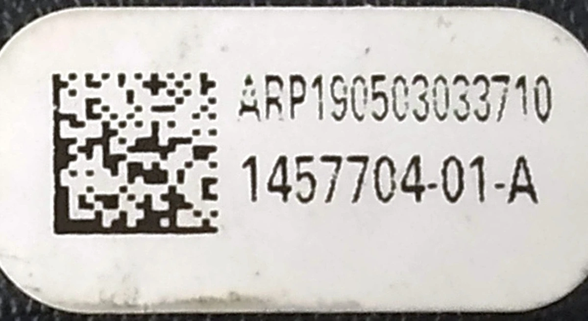 4 Замок ременя безпеки 2-го ряду сидінь центр/правий Tesla model 3 1457704-01-A