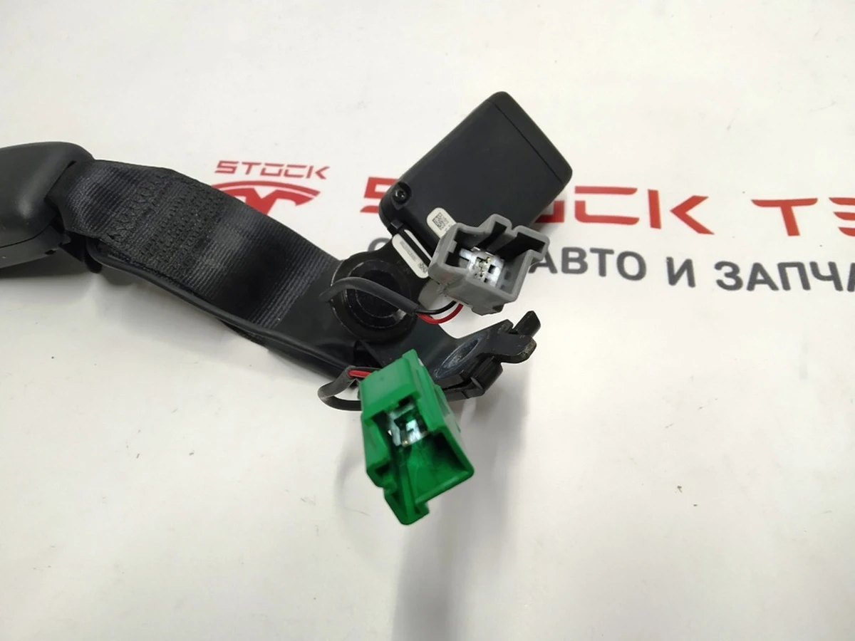 4 Замок ременя безпеки 2-го ряду сидінь центр/правий Tesla model 3 1457704-01-A