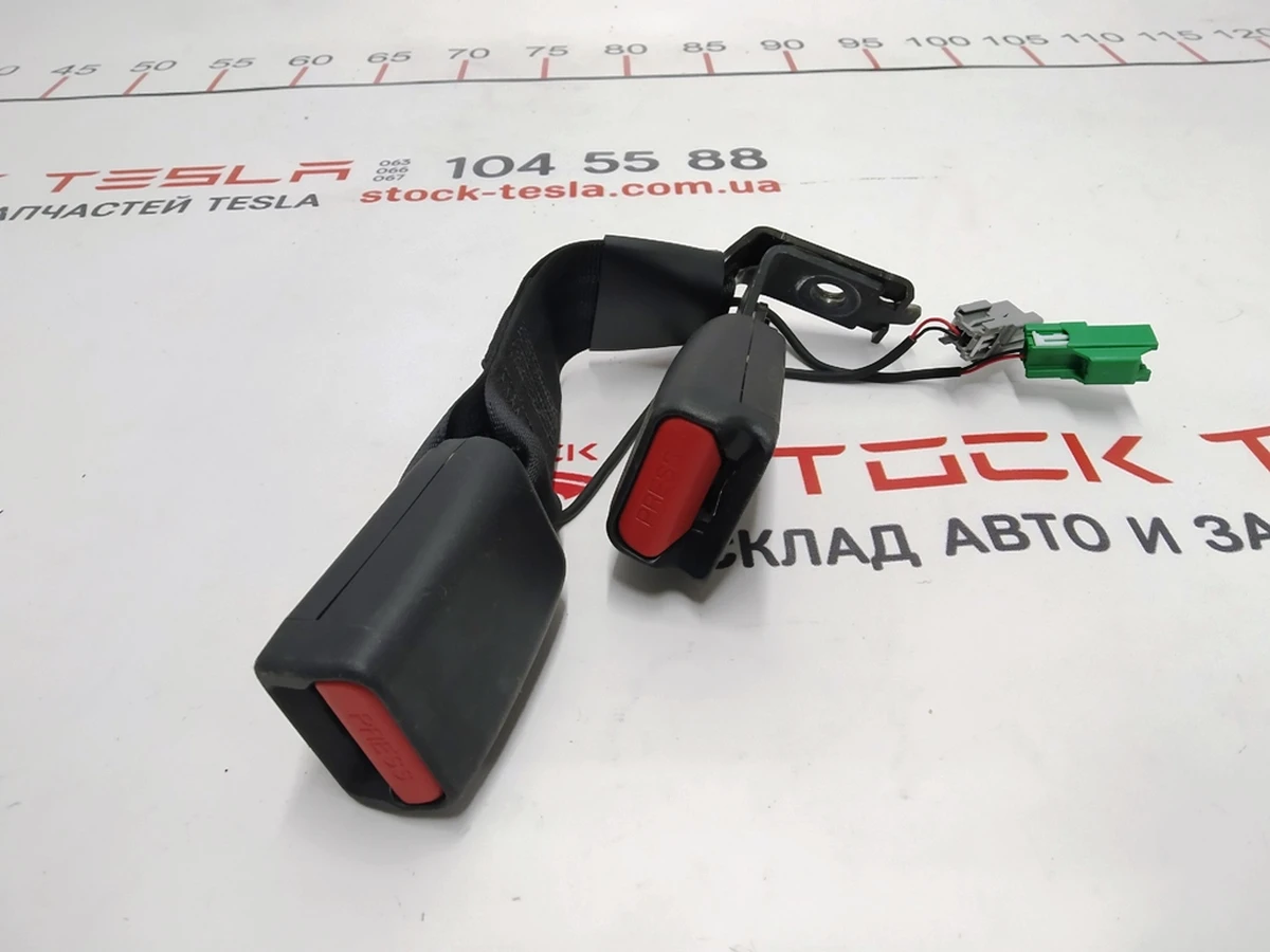 4 Замок ременя безпеки 2-го ряду сидінь центр/правий Tesla model 3 1457704-01-A