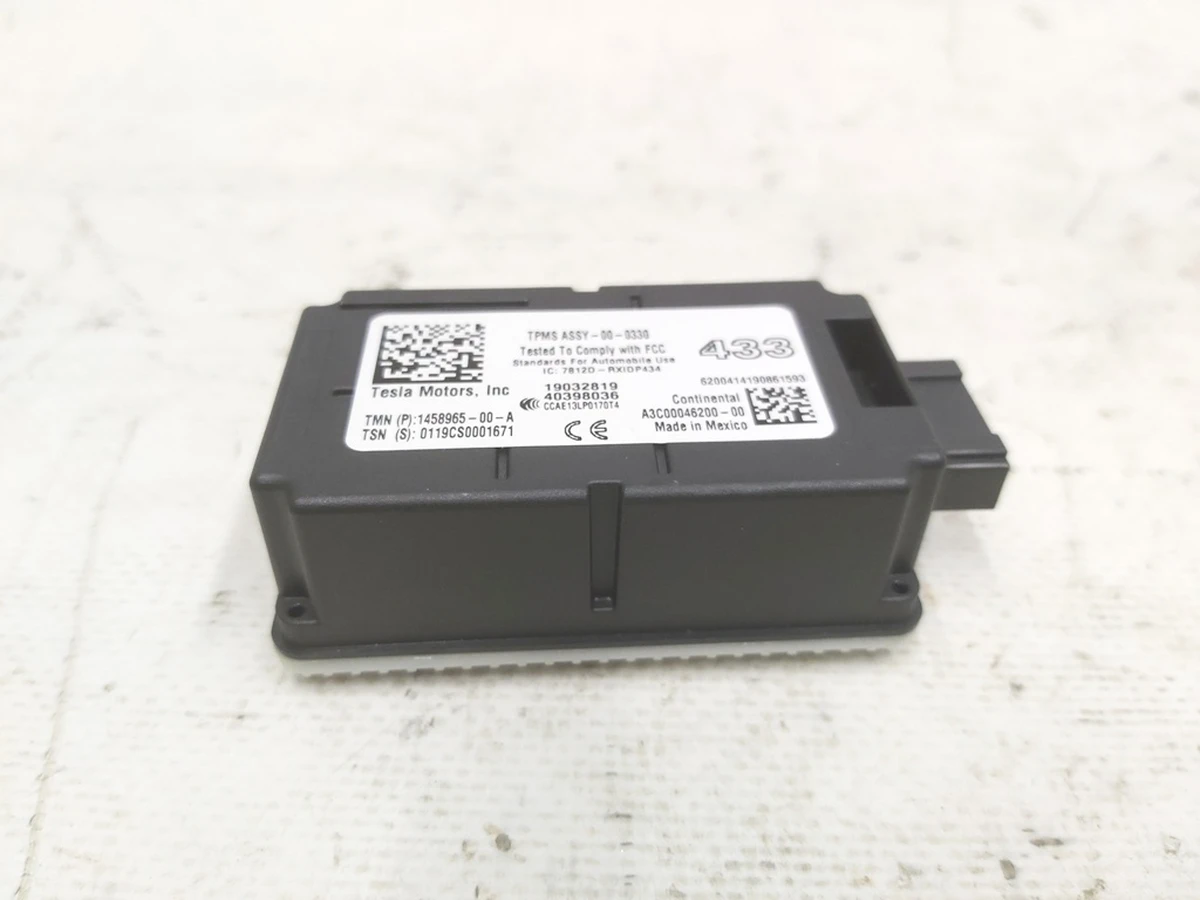 1 Антена датчиків тиску в шинах (TPMS) 433 MHz Tesla model 3 1458965-00-A
